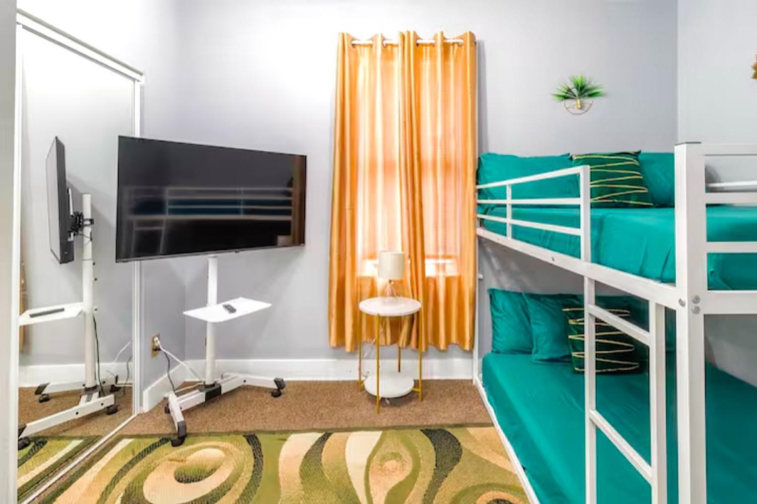 The Tremont Emerald - By Christmas Story House - Historic Charm & Modern Comfort Near Downtown With Parking, 300Mb Wifi & Self Check-In Cleveland Exterior photo