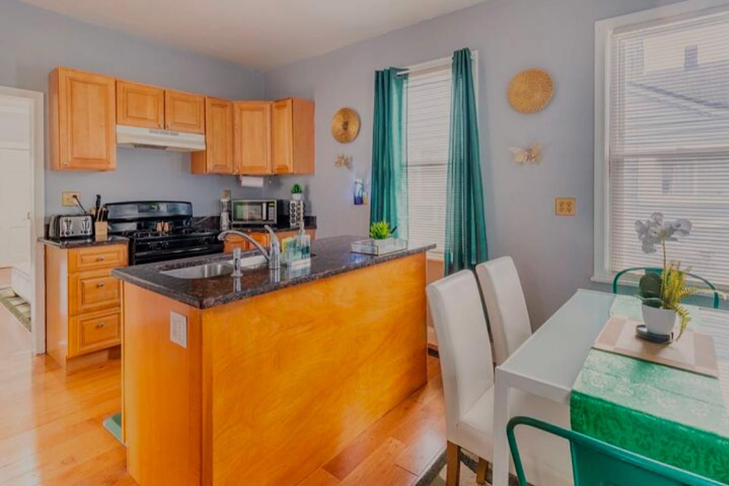 The Tremont Emerald - By Christmas Story House - Historic Charm & Modern Comfort Near Downtown With Parking, 300Mb Wifi & Self Check-In Cleveland Exterior photo