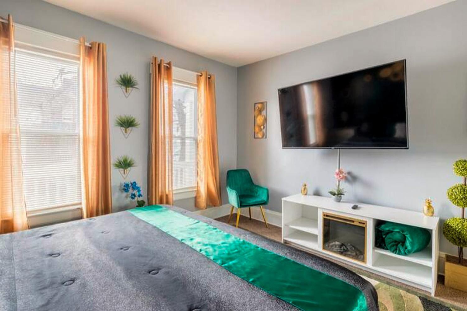 The Tremont Emerald - By Christmas Story House - Historic Charm & Modern Comfort Near Downtown With Parking, 300Mb Wifi & Self Check-In Cleveland Exterior photo