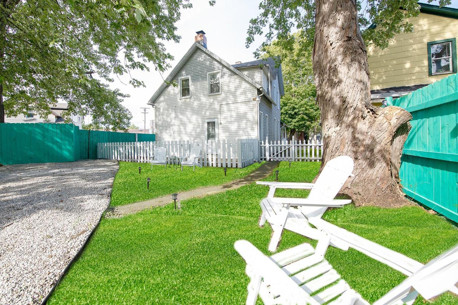 The Tremont Emerald - By Christmas Story House - Historic Charm & Modern Comfort Near Downtown With Parking, 300Mb Wifi & Self Check-In Cleveland Exterior photo