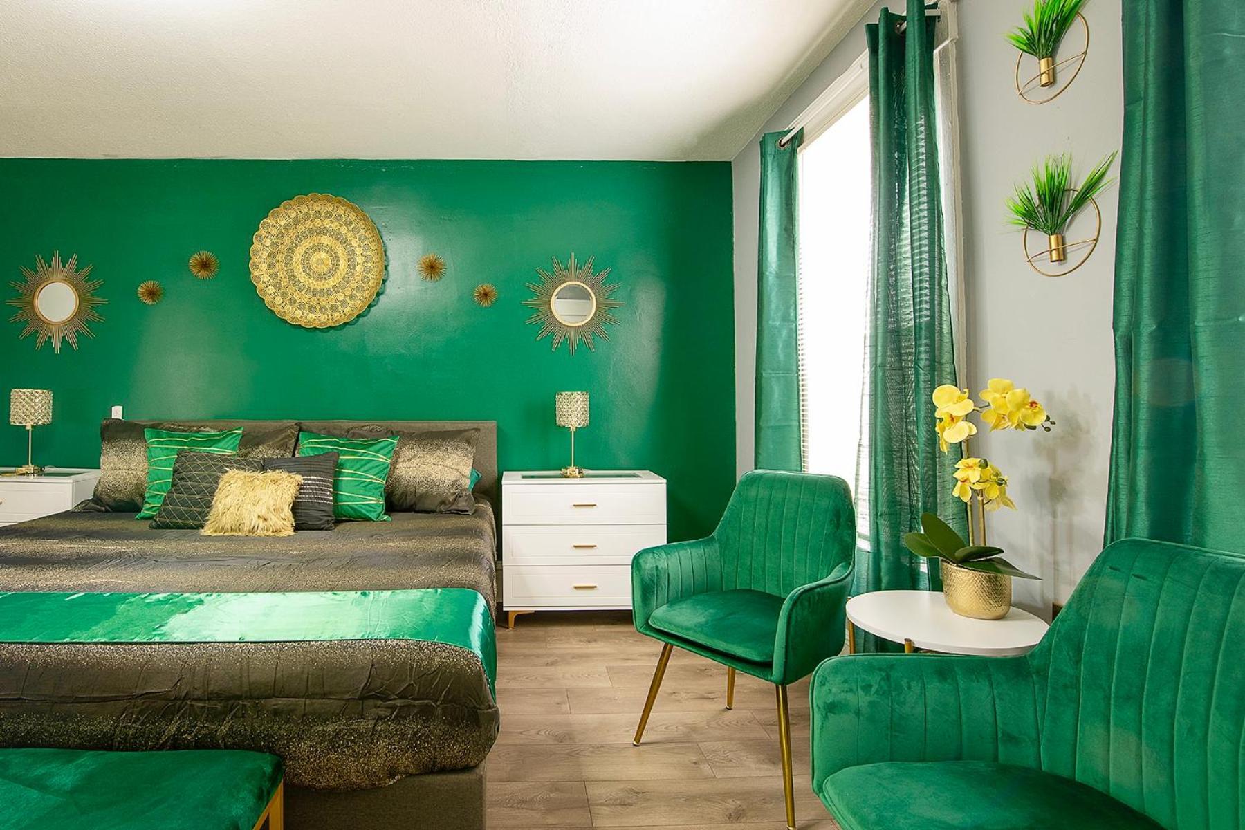 The Tremont Emerald - By Christmas Story House - Historic Charm & Modern Comfort Near Downtown With Parking, 300Mb Wifi & Self Check-In Cleveland Exterior photo